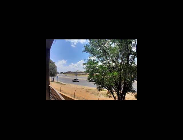 2 BEDROOM PROPERTY TO RENT IN ROOIHUISKRAAL NORTH